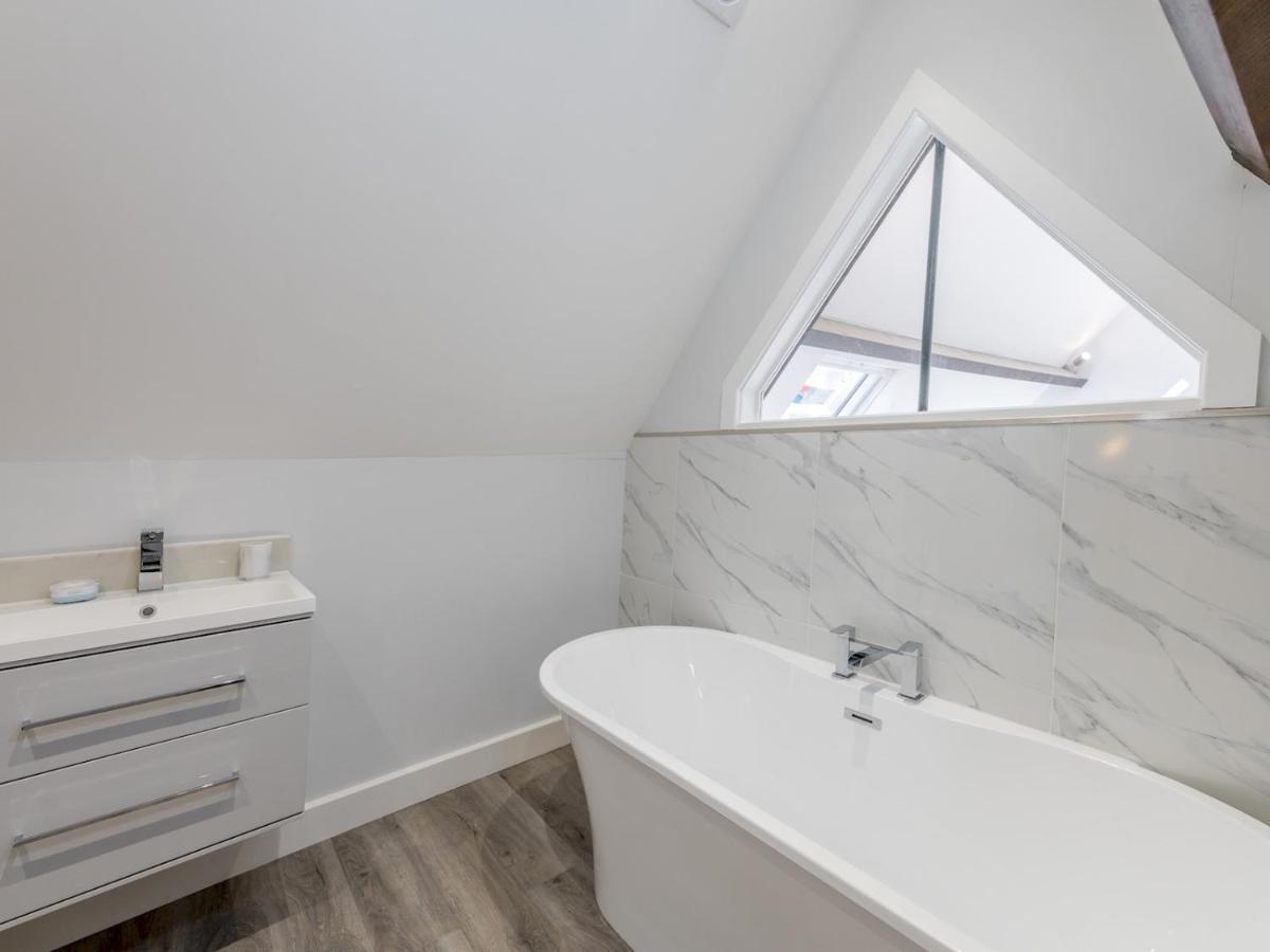 Pass The Keys Dahlia Contemporary Town Centre Apartment Shrewsbury Exteriör bild